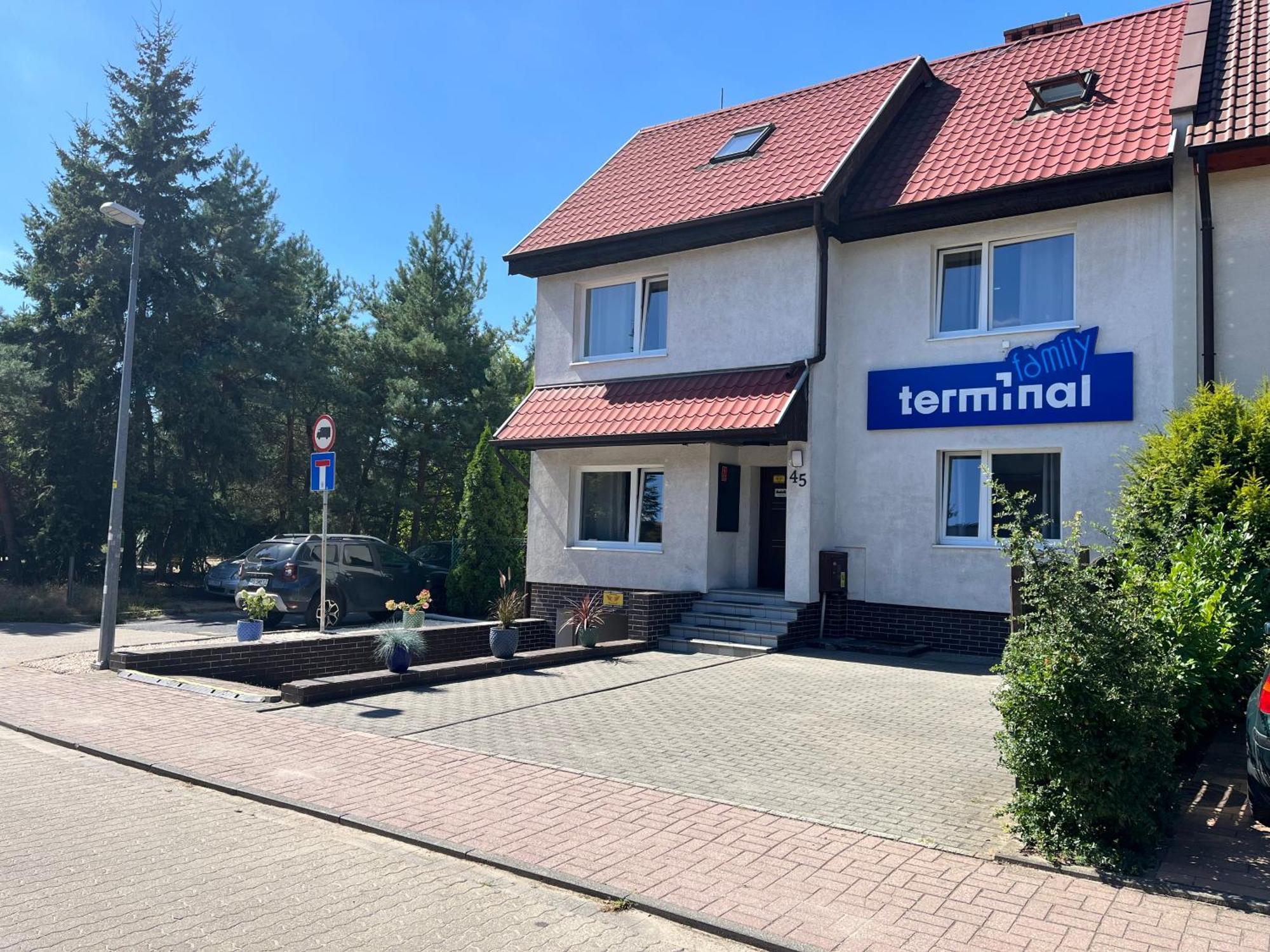 Terminal Family Airport Hostel Poznan Exterior photo
